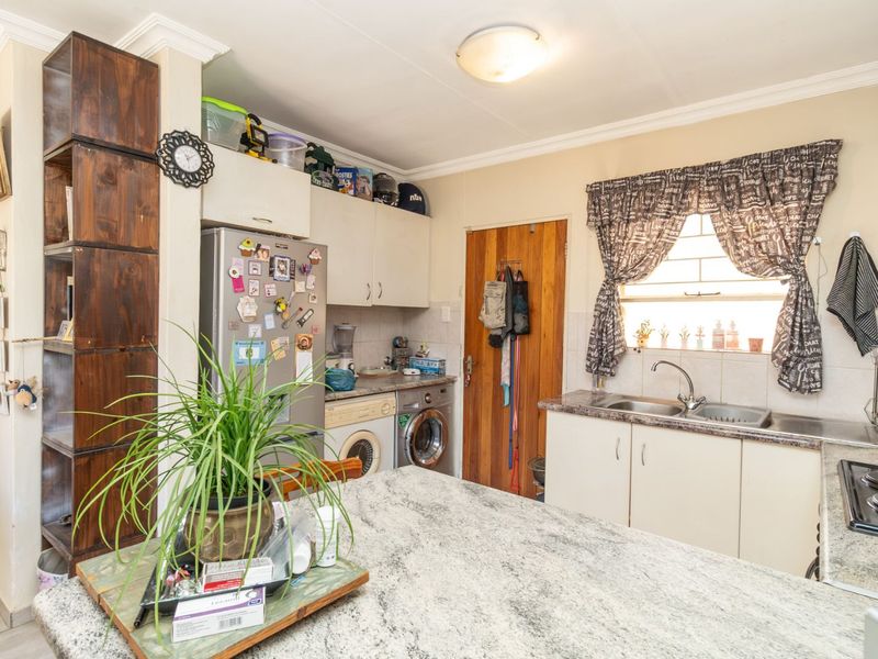 Townhouse For Sale in Wilgeheuwel - Photo 8