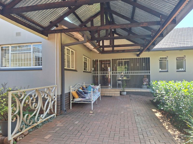 House For Sale in Cullinan Central - Photo 2