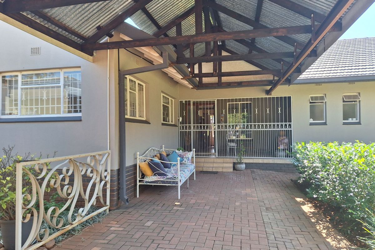 House For Sale in Cullinan Central - Photo 2