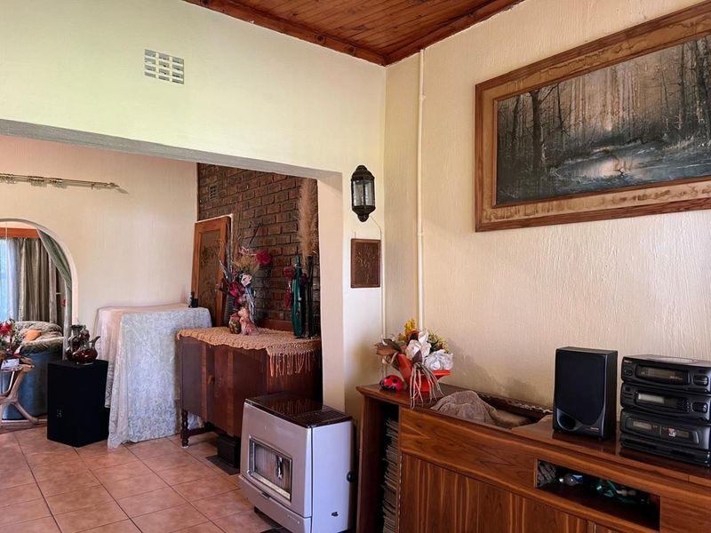 House For Sale in Volksrust Central - Photo 2