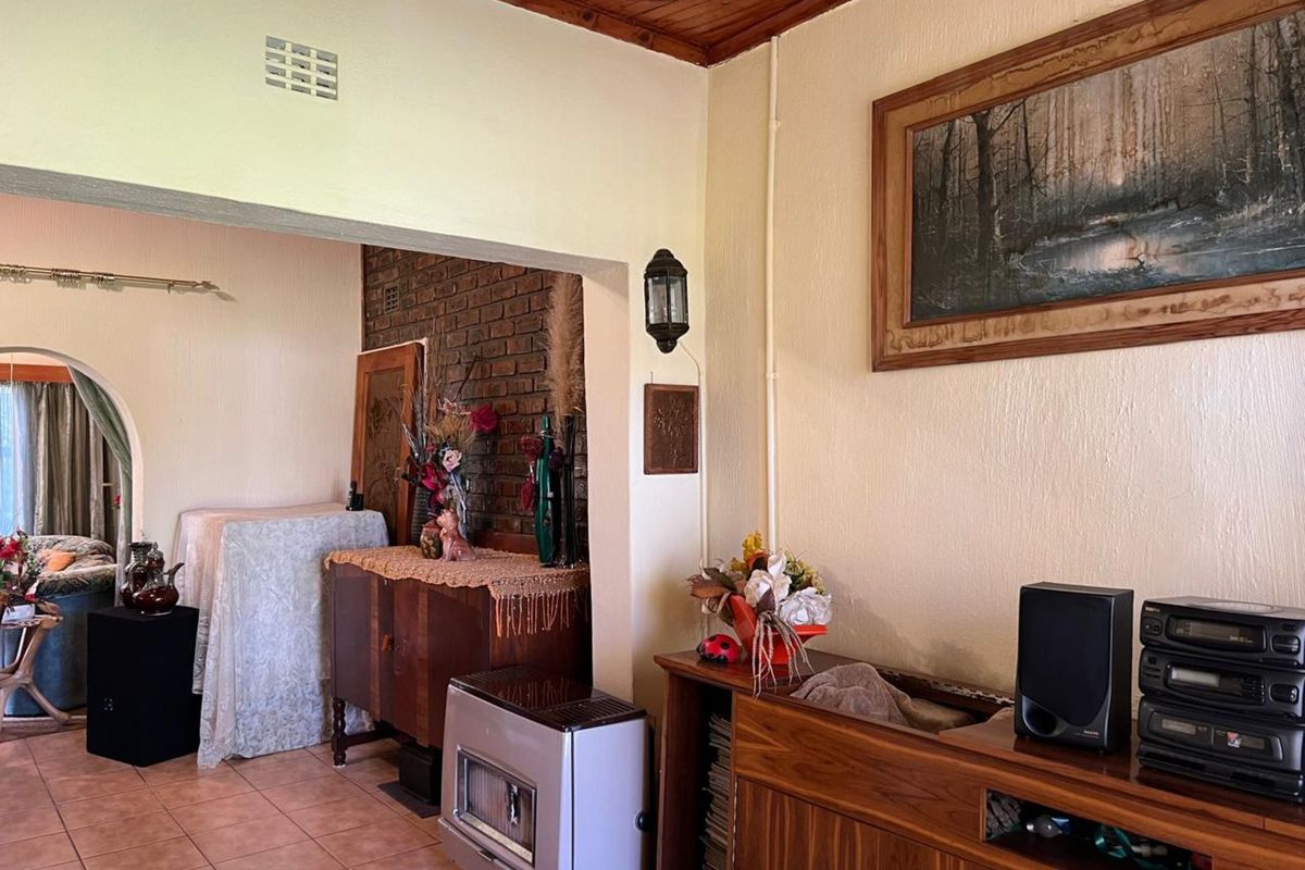 House For Sale in Volksrust Central - Photo 2