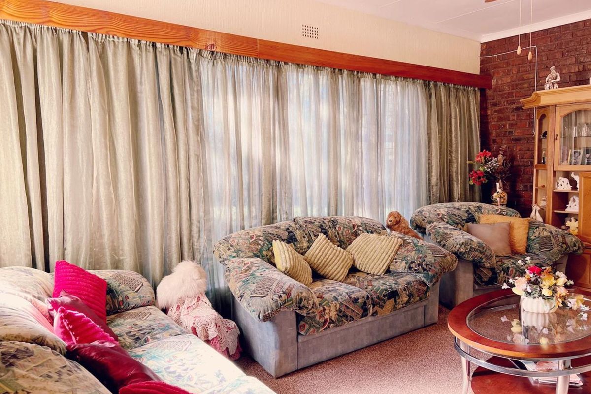 House For Sale in Volksrust Central - Photo 5