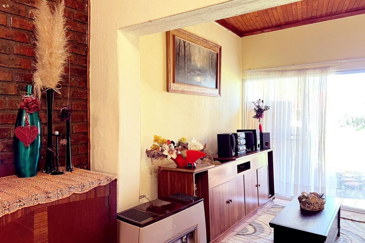 House For Sale in Volksrust Central - Photo 4