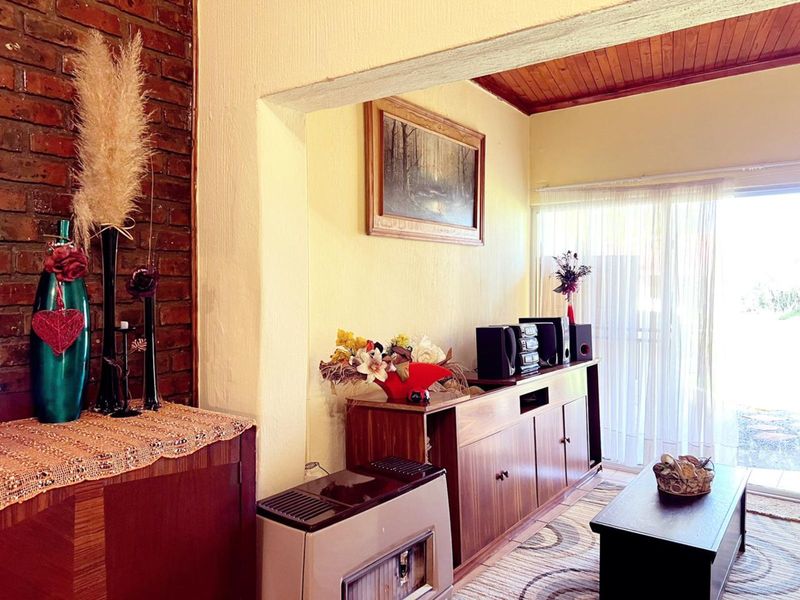 House For Sale in Volksrust Central - Photo 4