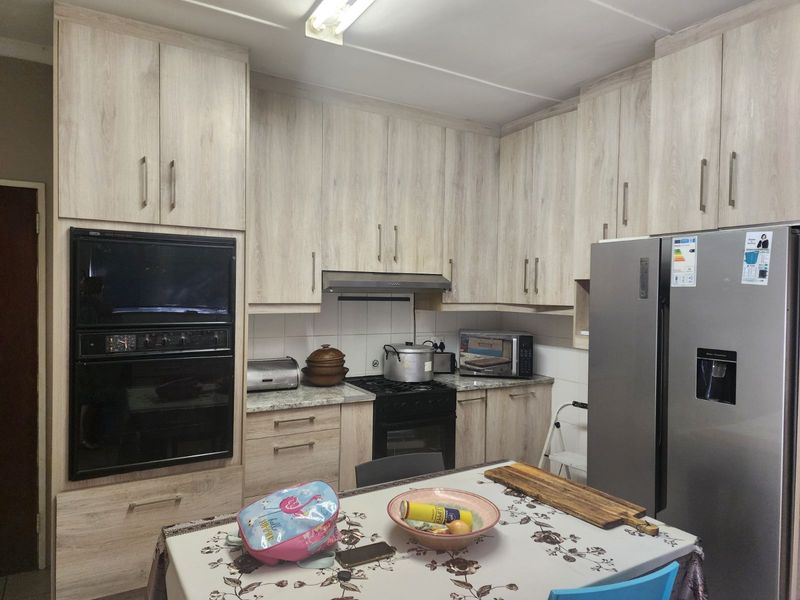 House For Sale in Ashton Central - Photo 9