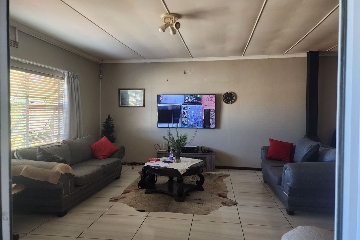 House For Sale in Ashton Central - Photo 4