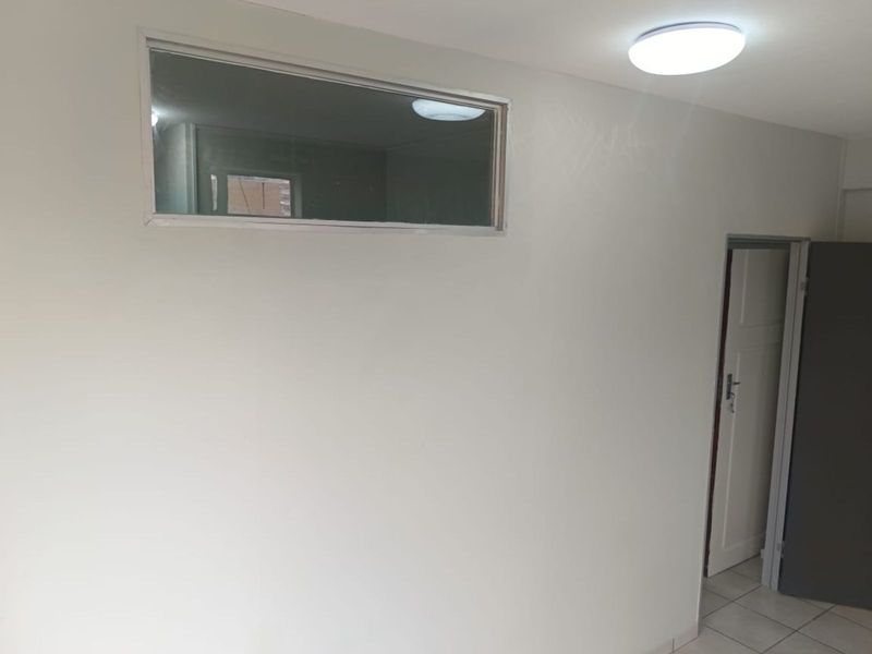 Apartment For Sale in Sunnyside - Photo 6