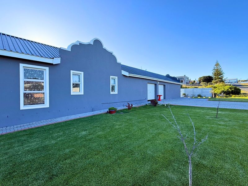 House For Sale in Pearly Beach - Photo 3