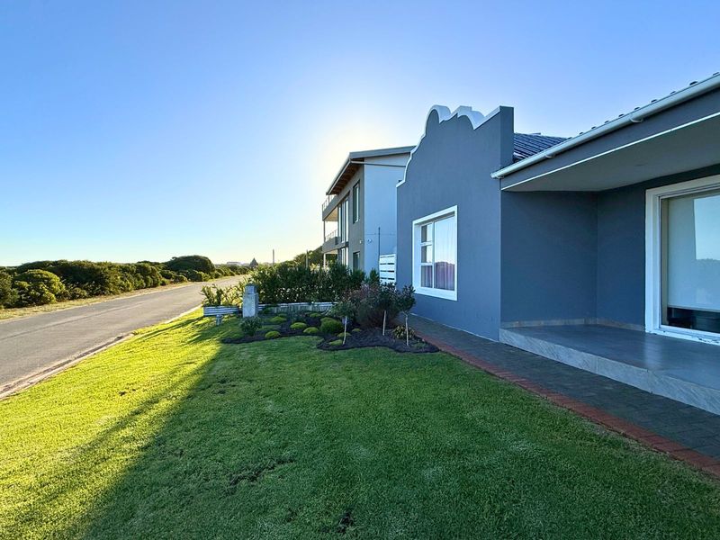 House For Sale in Pearly Beach - Photo 2