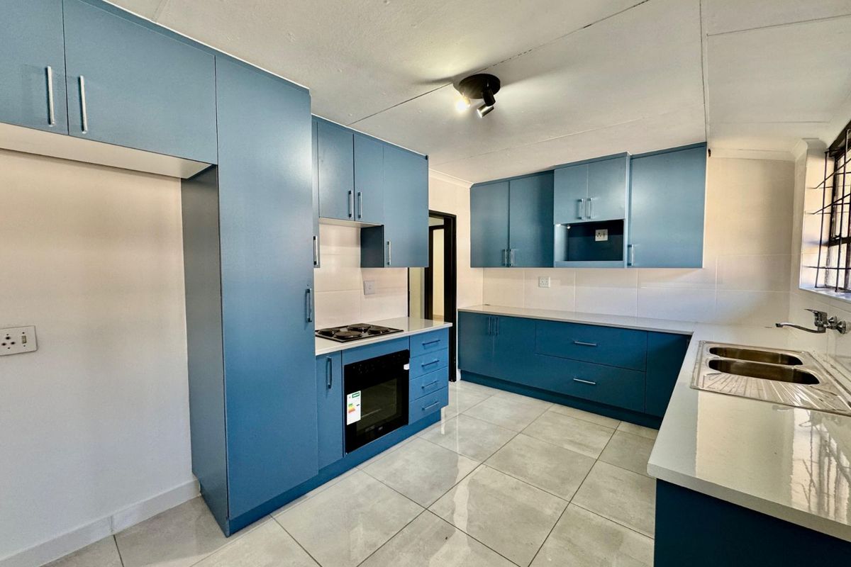 House For Sale in Secunda Central - Photo 2