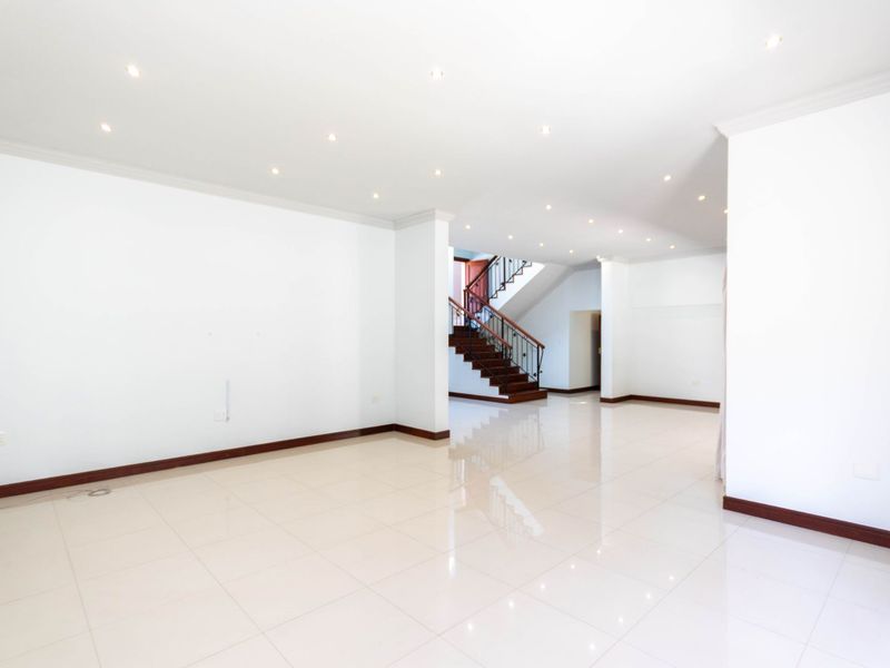 House For Sale in Bryanston - Photo 10