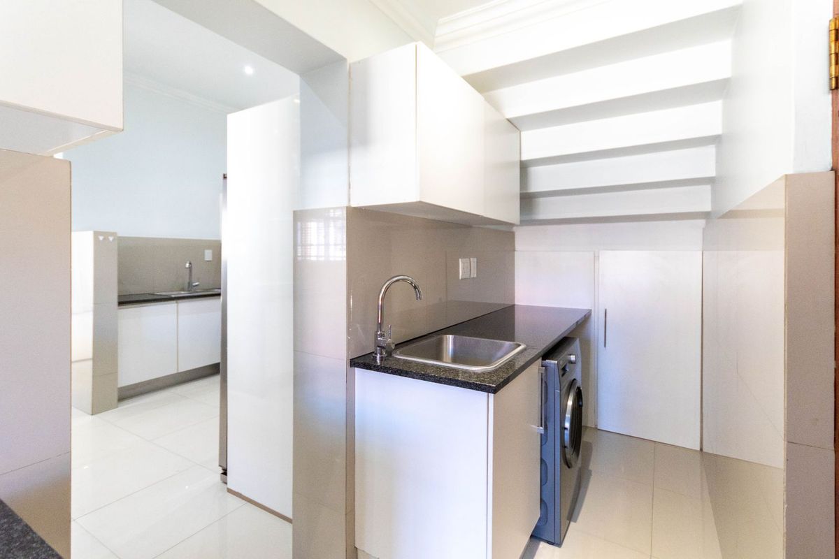 House For Sale in Bryanston - Photo 5