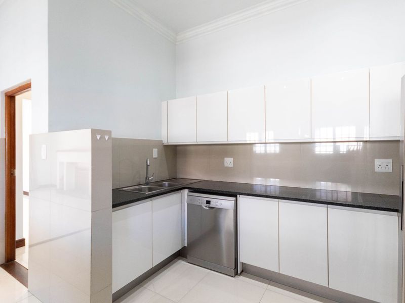 House For Sale in Bryanston - Photo 6