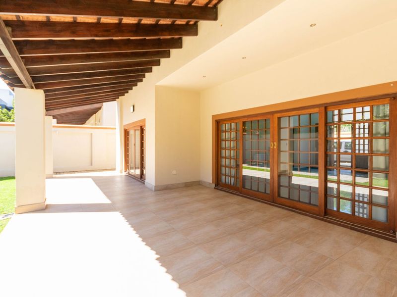 House For Sale in Bryanston - Photo 2