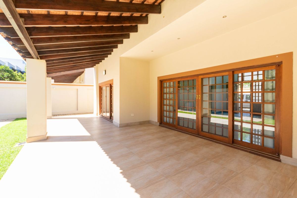 House For Sale in Bryanston - Photo 2