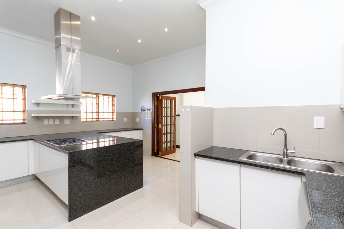 House For Sale in Bryanston - Photo 3