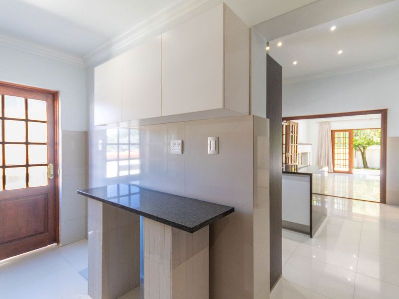House For Sale in Bryanston - Photo 4