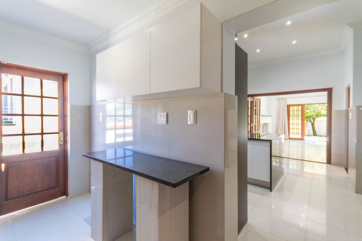 House For Sale in Bryanston - Photo 4