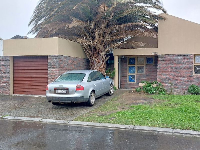 House For Sale in Sea Breeze - Photo 2