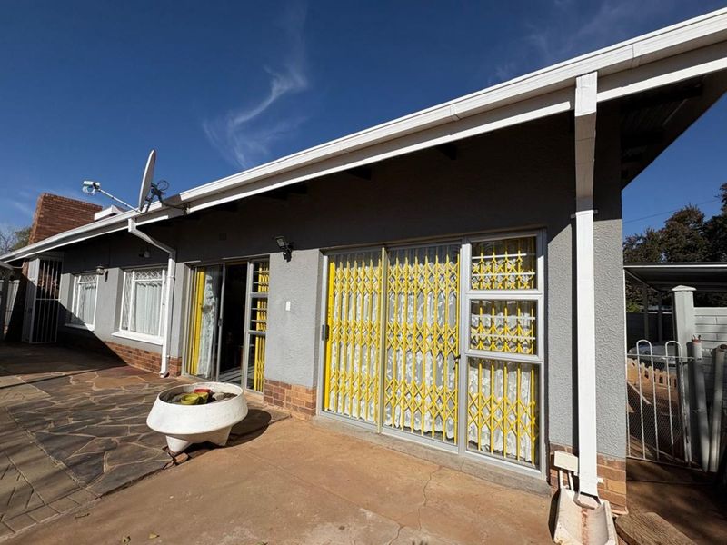 House For Sale in Hadison Park - Photo 1