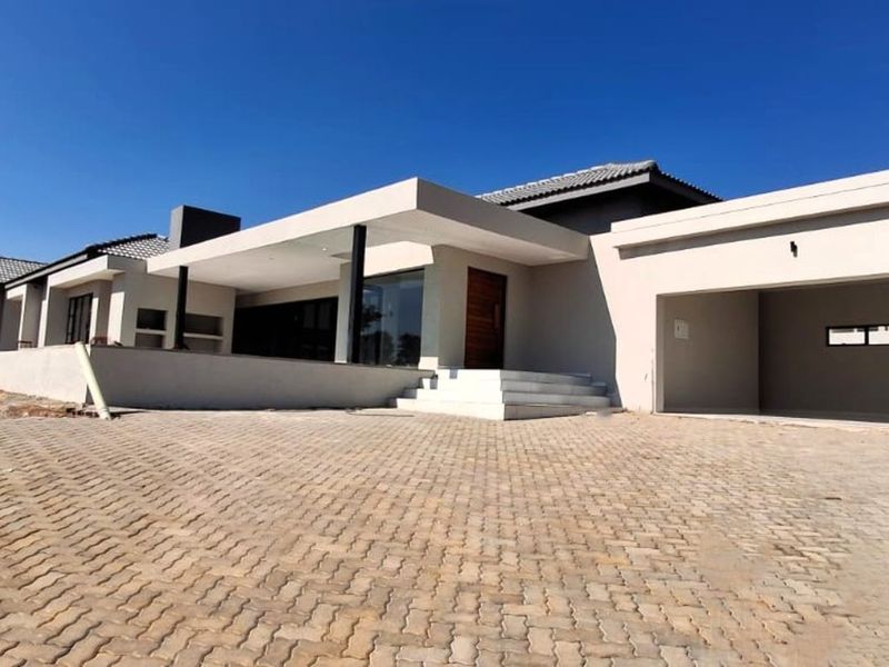 House For Sale in Pebble Rock Golf Village - Photo 4