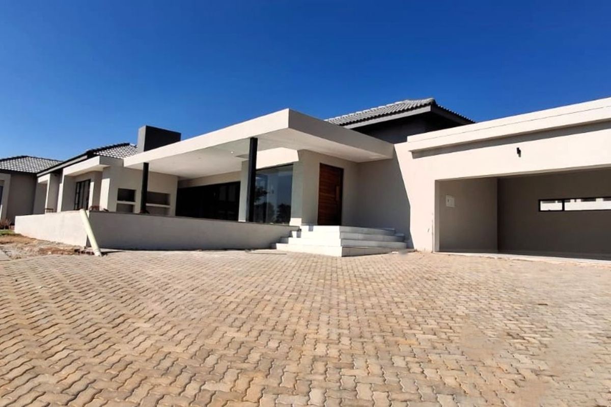 House For Sale in Pebble Rock Golf Village - Photo 4