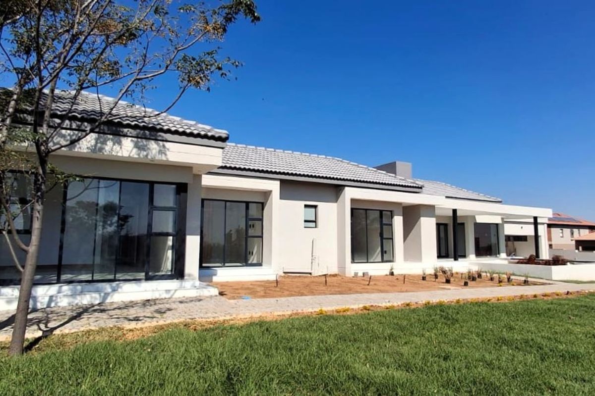House For Sale in Pebble Rock Golf Village - Photo 3