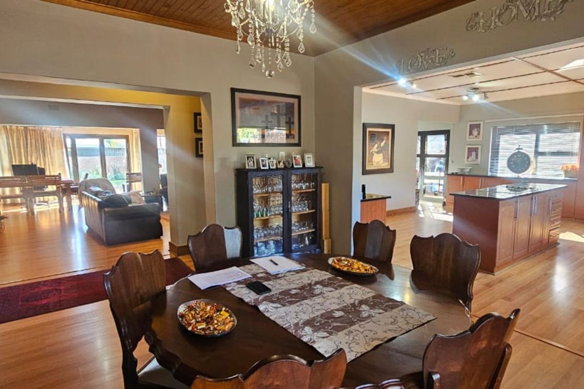 House For Sale in El Toro Park - Photo 5