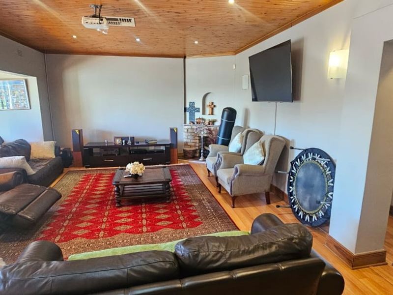 House For Sale in El Toro Park - Photo 10