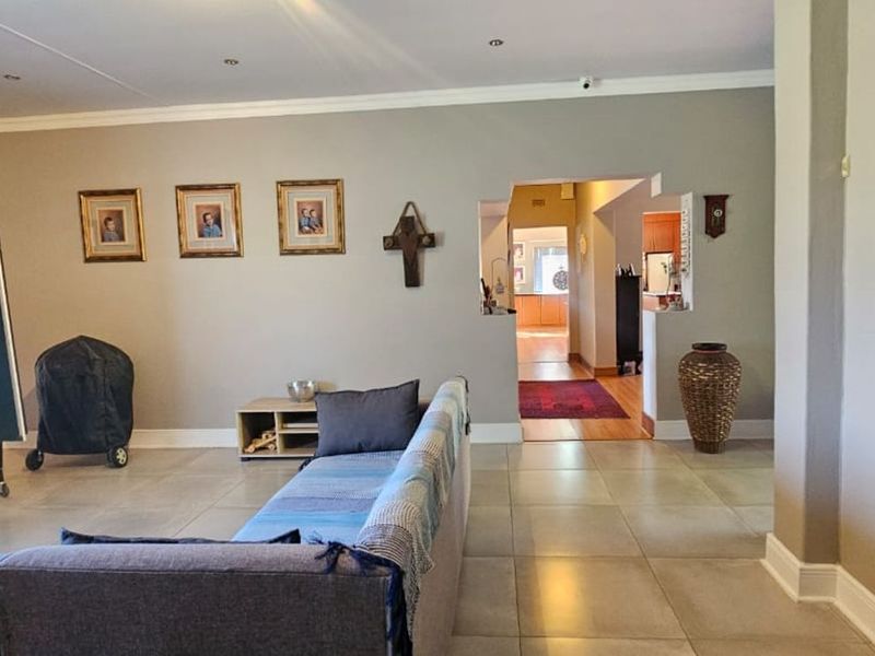 House For Sale in El Toro Park - Photo 4