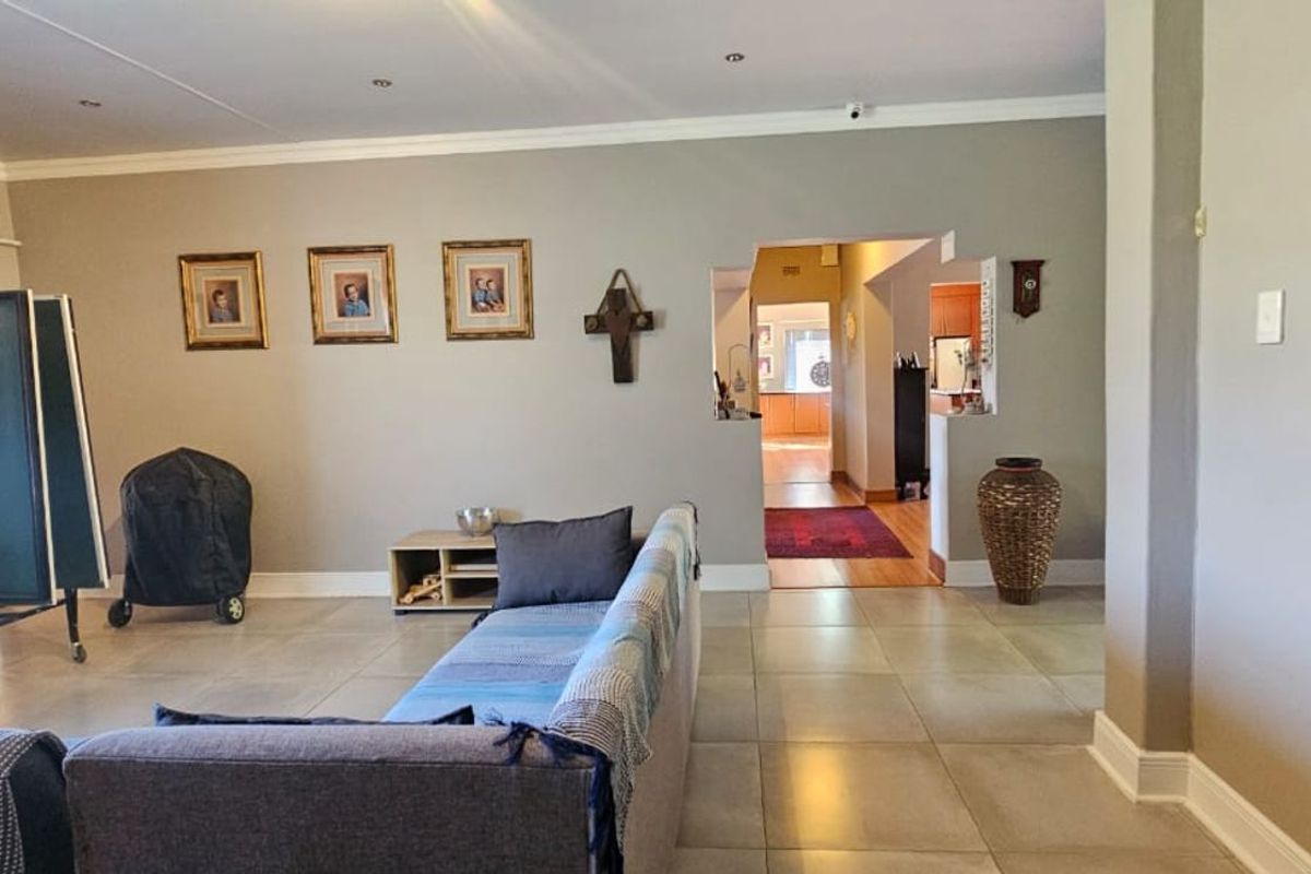 House For Sale in El Toro Park - Photo 4