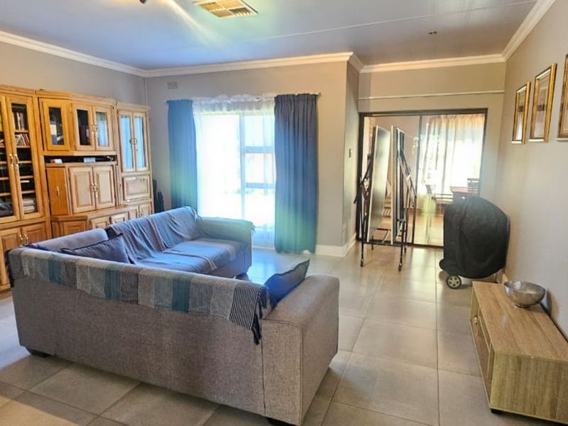 House For Sale in El Toro Park - Photo 2