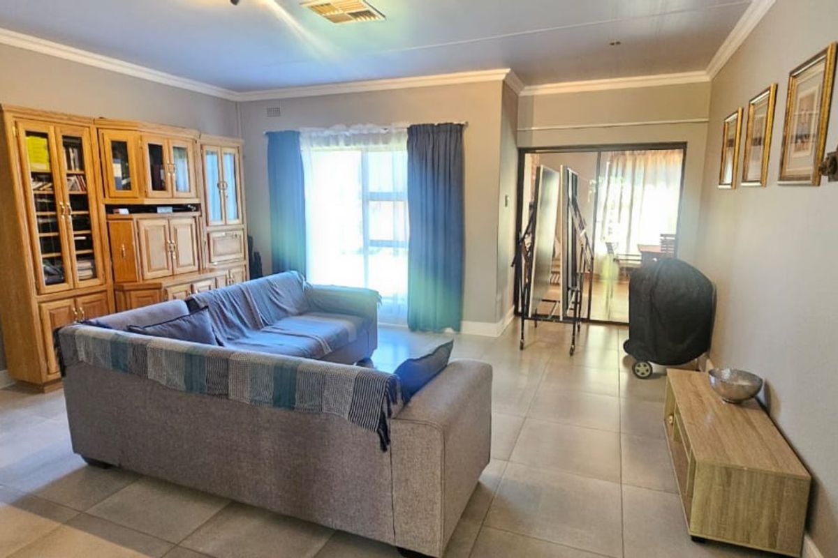 House For Sale in El Toro Park - Photo 2