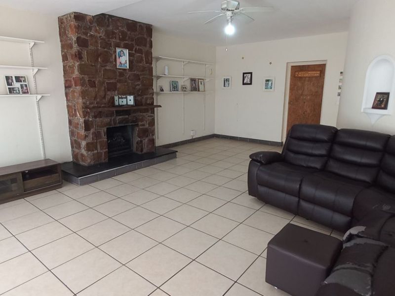 House For Sale in Bluewater Bay - Photo 3