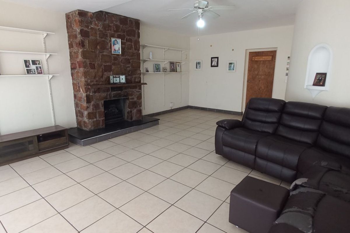 House For Sale in Bluewater Bay - Photo 3