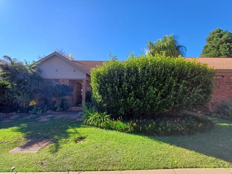 Townhouse For Sale in Flamwood - Photo 2