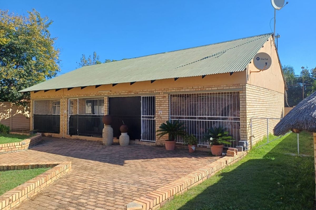 Guest House For Sale in Wilkoppies - Photo 4