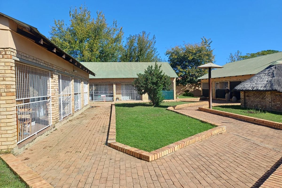 Guest House For Sale in Wilkoppies - Photo 3