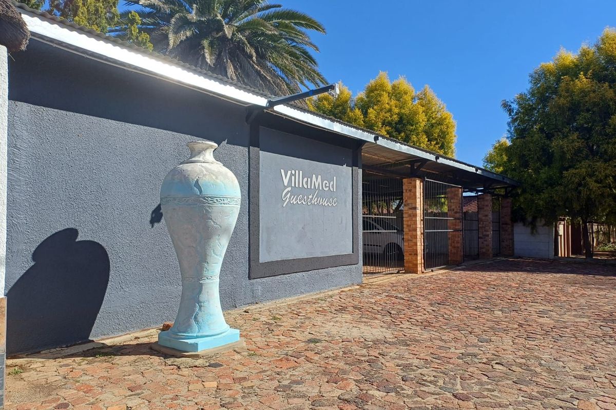 Guest House For Sale in Wilkoppies - Photo 2