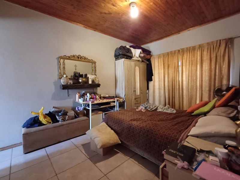 Guest House For Sale in Wilkoppies - Photo 7