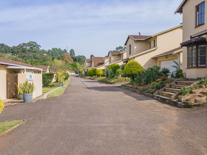 Townhouse For Sale in Gillitts - Photo 4