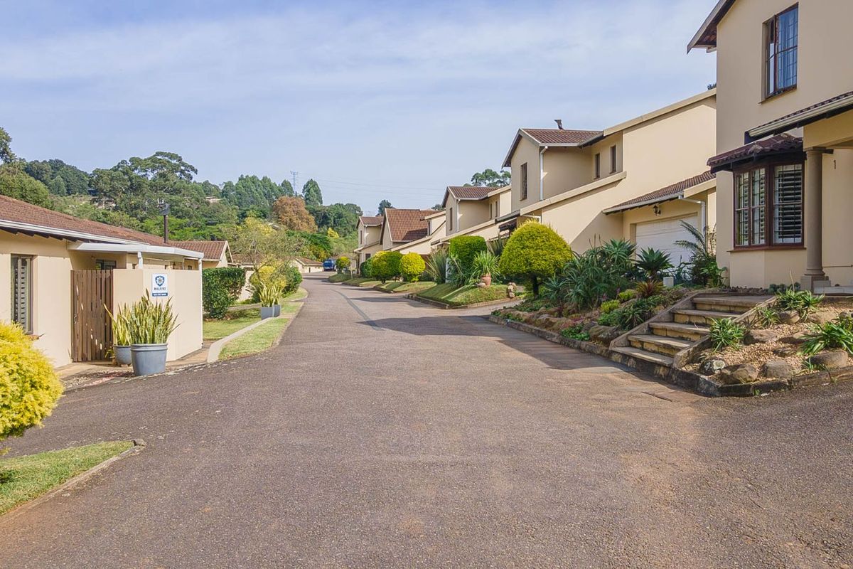 Townhouse For Sale in Gillitts - Photo 4