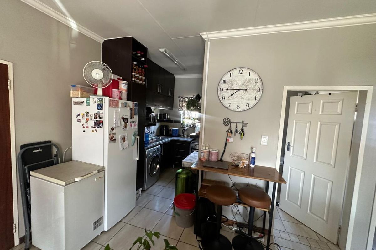 Townhouse For Sale in Terra Nova - Photo 3