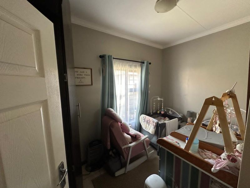 Townhouse For Sale in Terra Nova - Photo 7