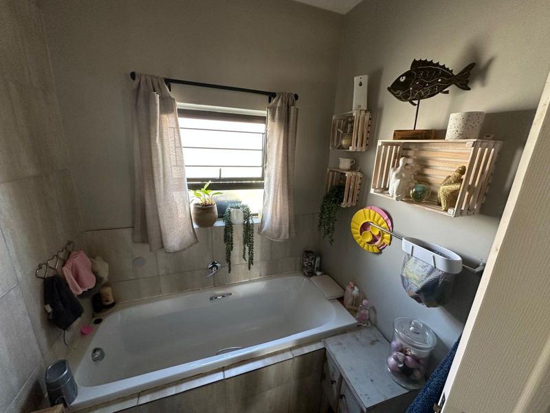 Townhouse For Sale in Terra Nova - Photo 5