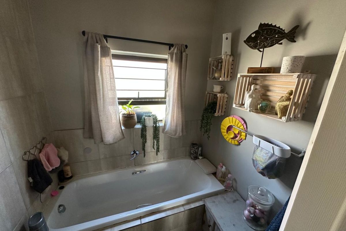 Townhouse For Sale in Terra Nova - Photo 5