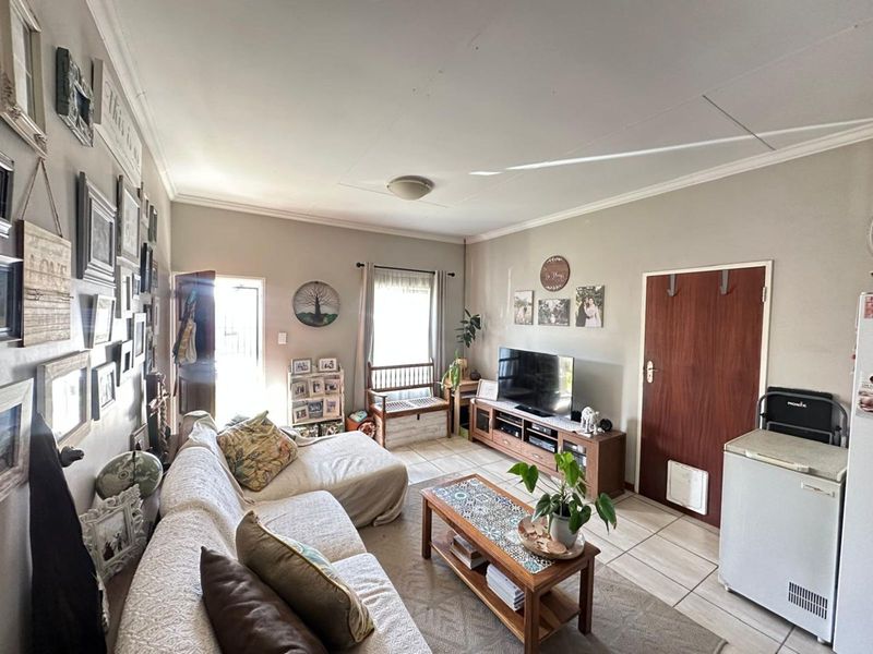 Townhouse For Sale in Terra Nova - Photo 4