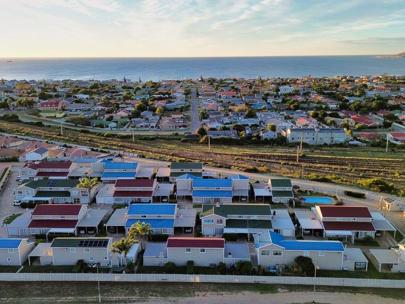 Townhouse For Sale in Hartenbos Central - Photo 2