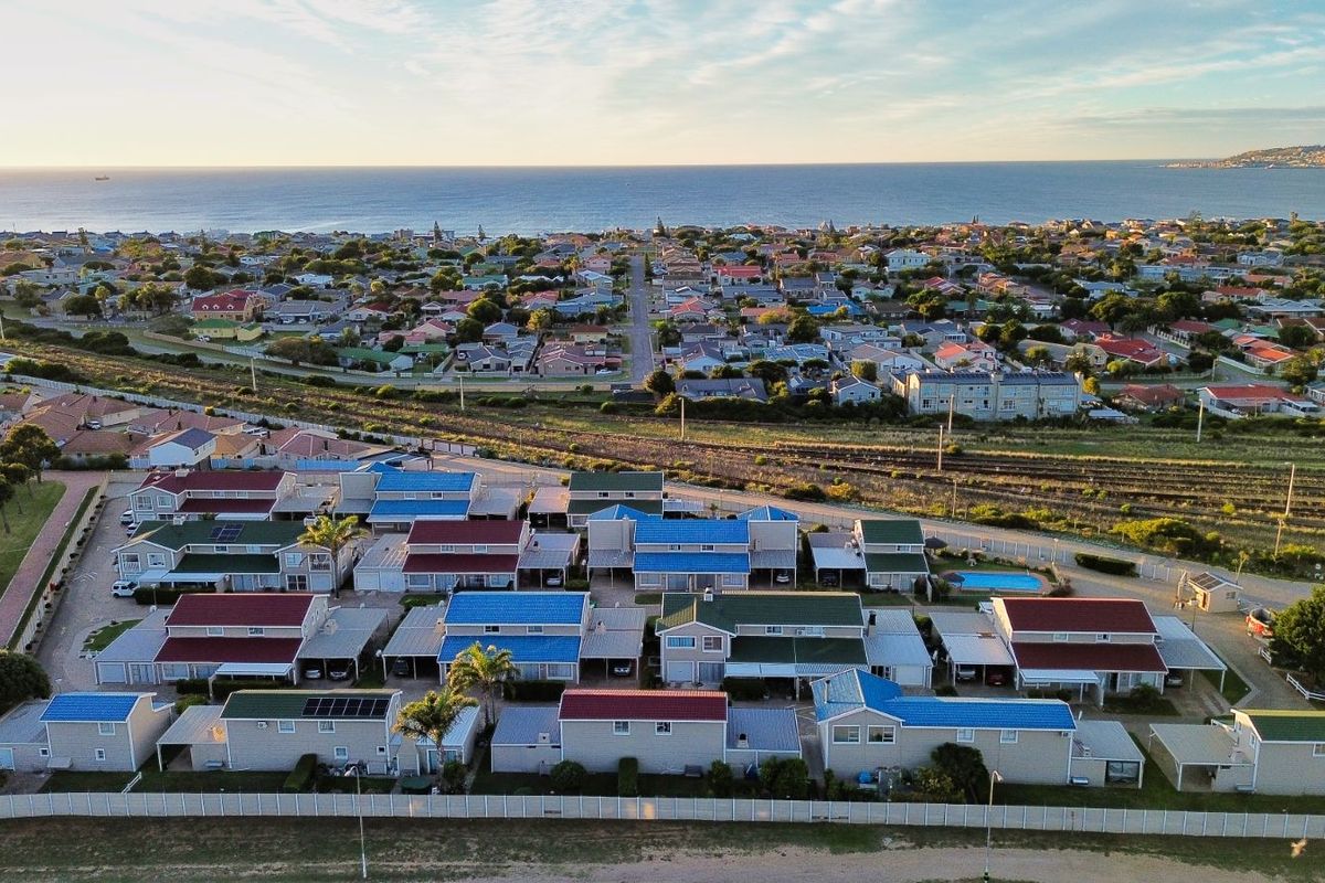 Townhouse For Sale in Hartenbos Central - Photo 2