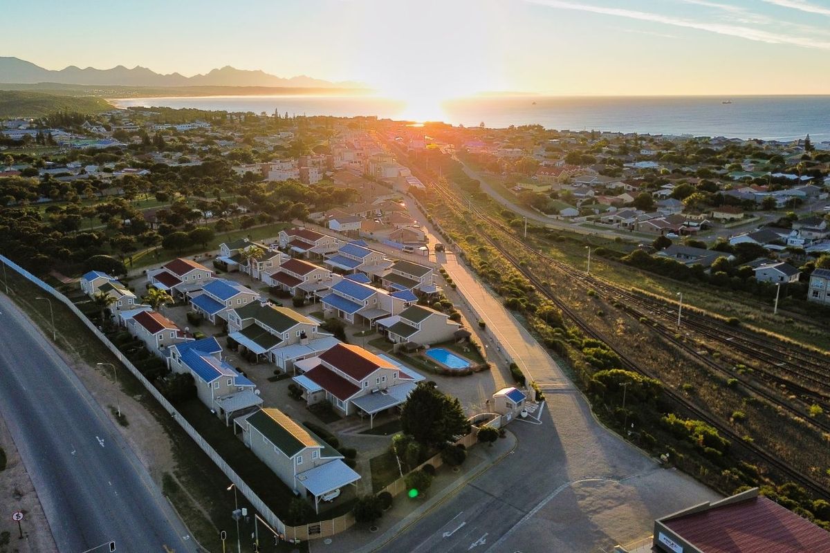 Townhouse For Sale in Hartenbos Central - Photo 3